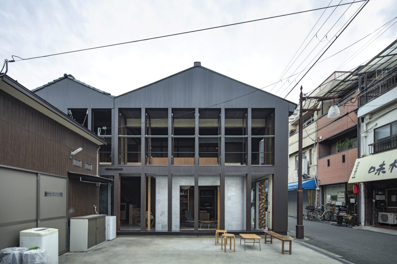 鶴橋の立ち寄り場 ヨルン